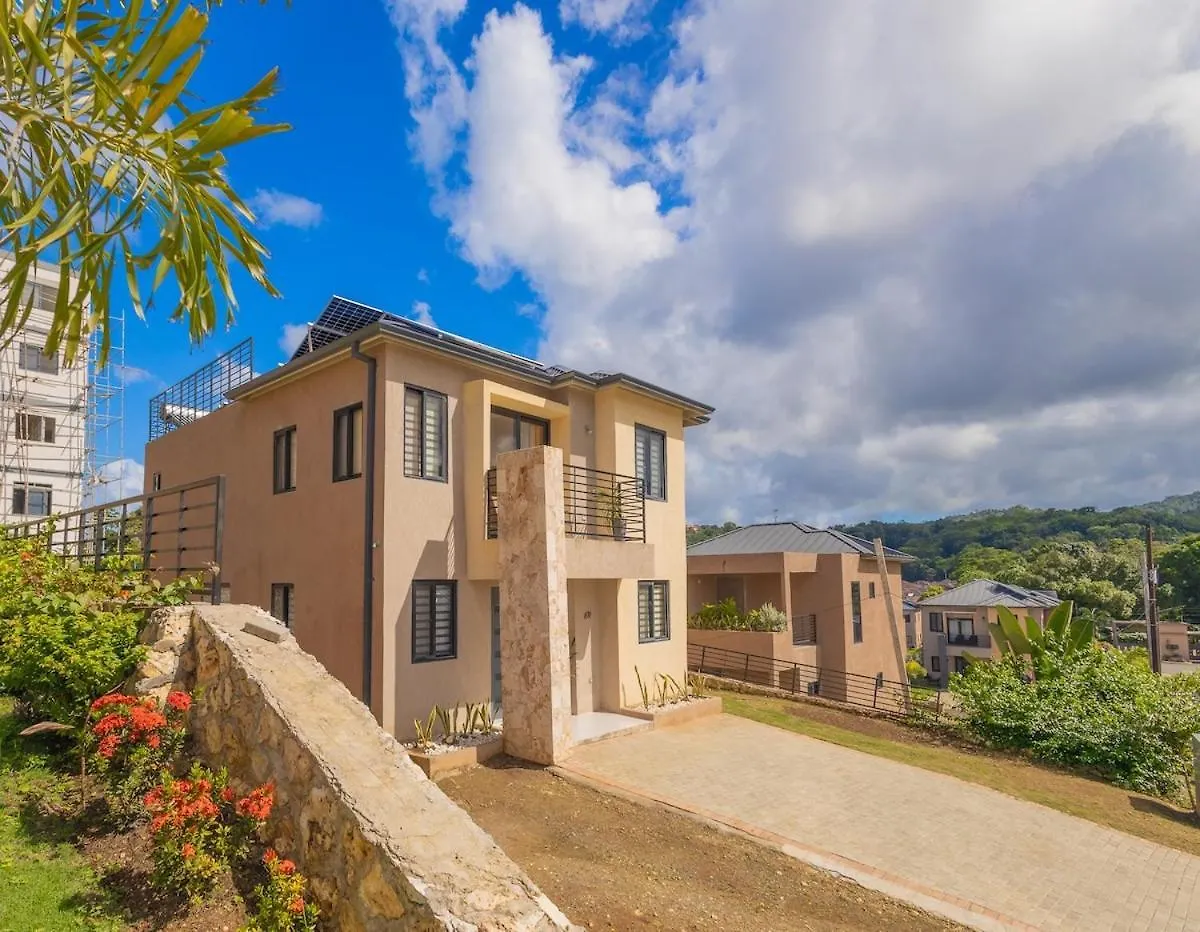 Modern, Spacious, 3Br Hill View Retreat, Central Ocho Rios