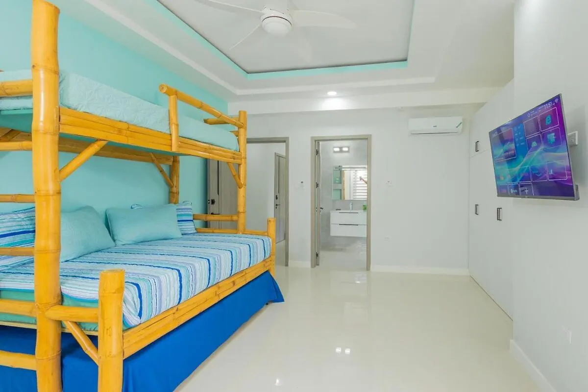 Modern, Spacious, 3Br Hill View Retreat, Central Ocho Rios Casa de Férias