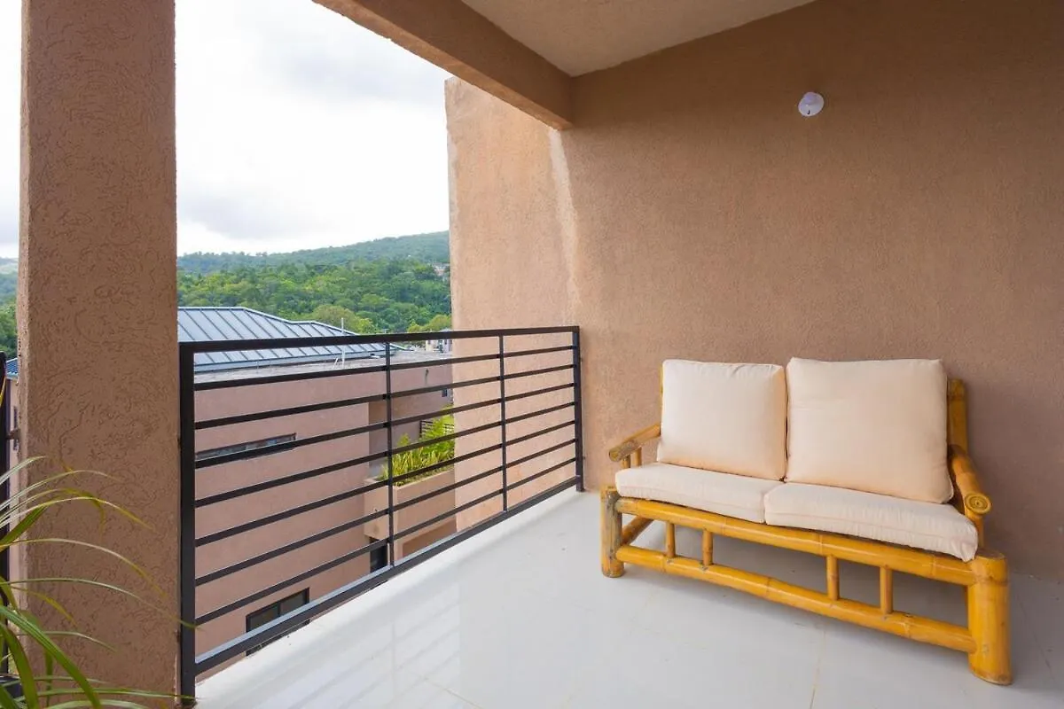 Modern, Spacious, 3Br Hill View Retreat, Central Ocho Rios 0*,