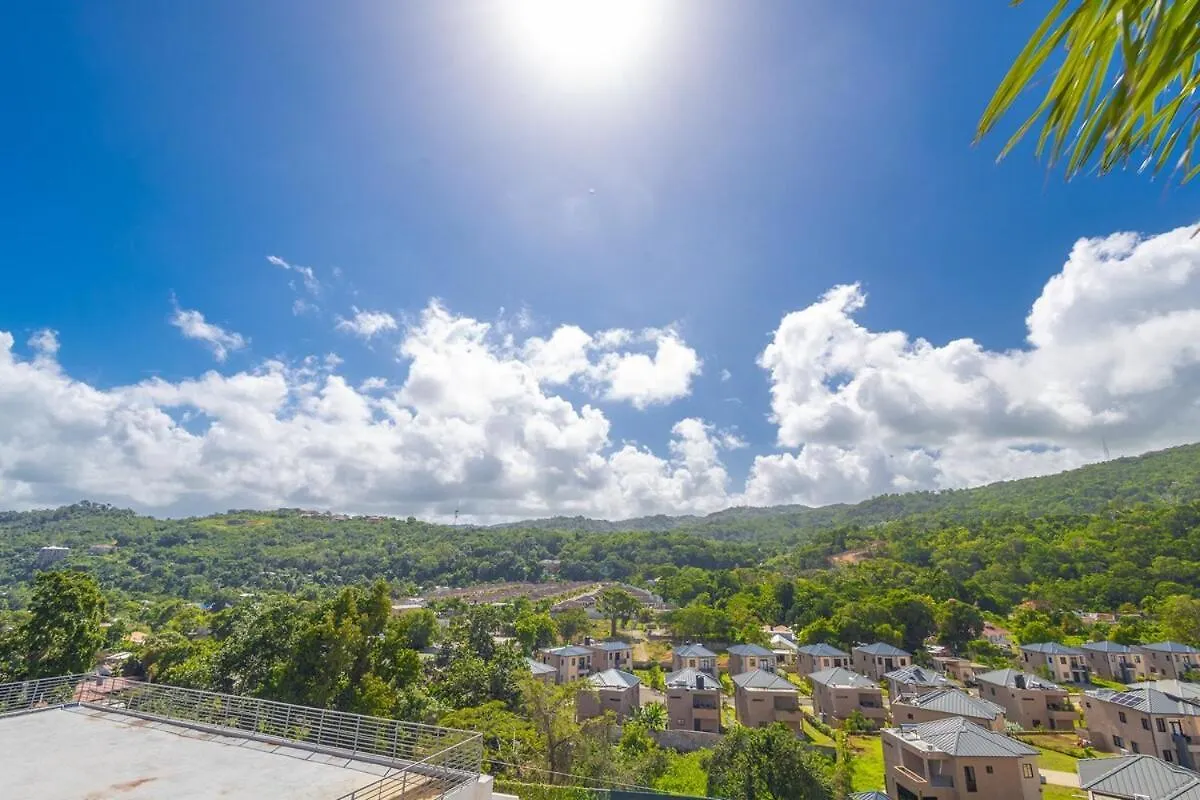 Casa de Férias Modern, Spacious, 3Br Hill View Retreat, Central Ocho Rios