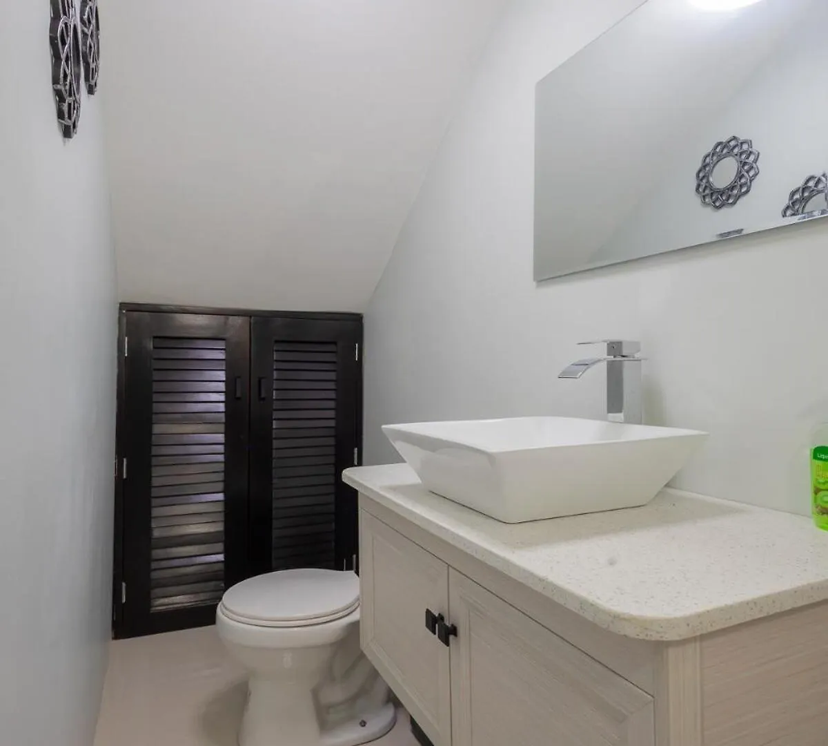 Modern, Spacious, 3Br Hill View Retreat, Central Ocho Rios 0*,  Jamaica