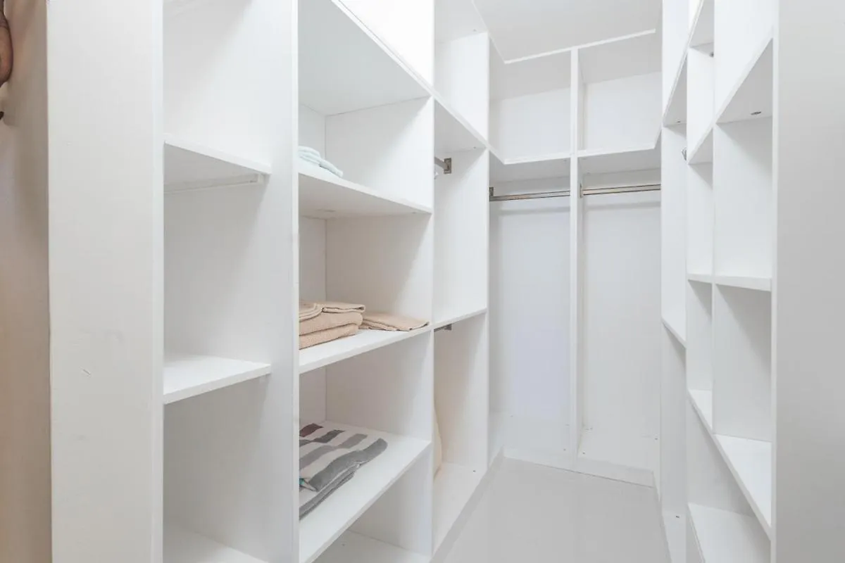 Modern, Spacious, 3Br Hill View Retreat, Central 오쵸 리오스 펜션