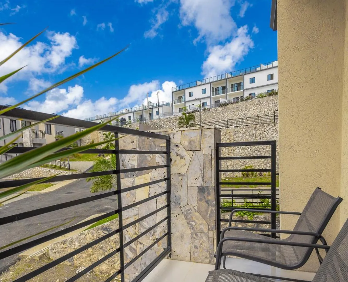 펜션 Modern, Spacious, 3Br Hill View Retreat, Central 오쵸 리오스